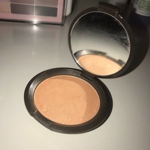 Becca Champange Pop Highlighter